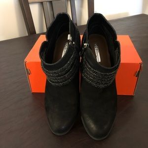 🔥limited time Sale🔥BCBGeneration Black Booties